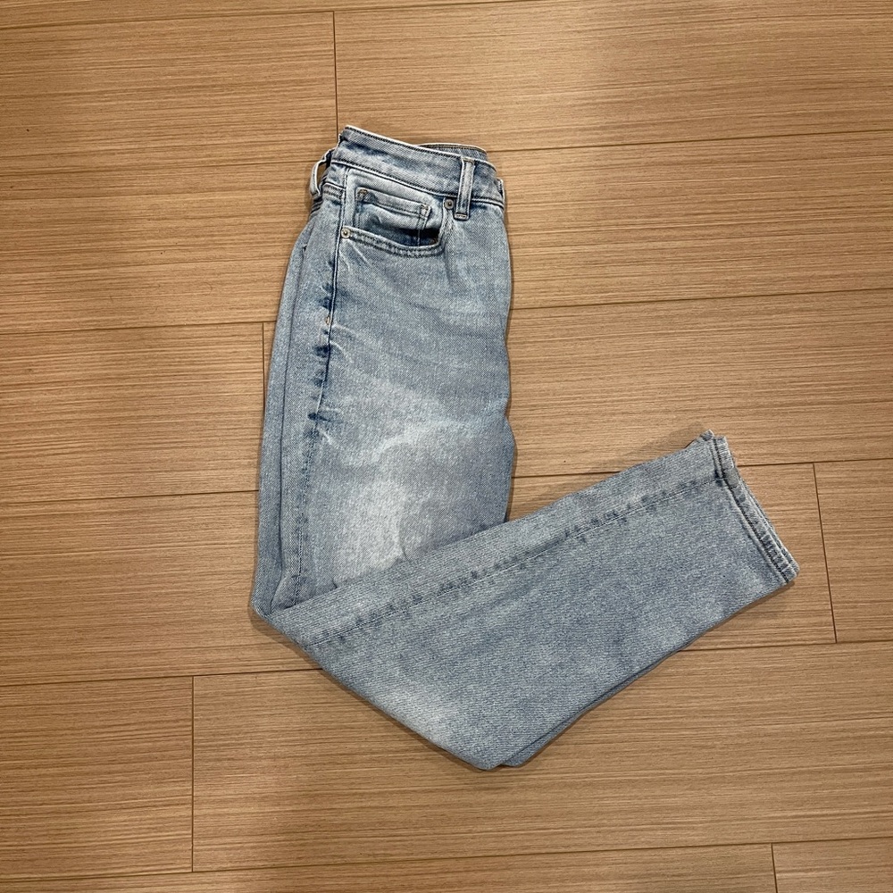 AMERICAN EAGLE STRETCH STRAIGHT LEG JEAN (SHORT)